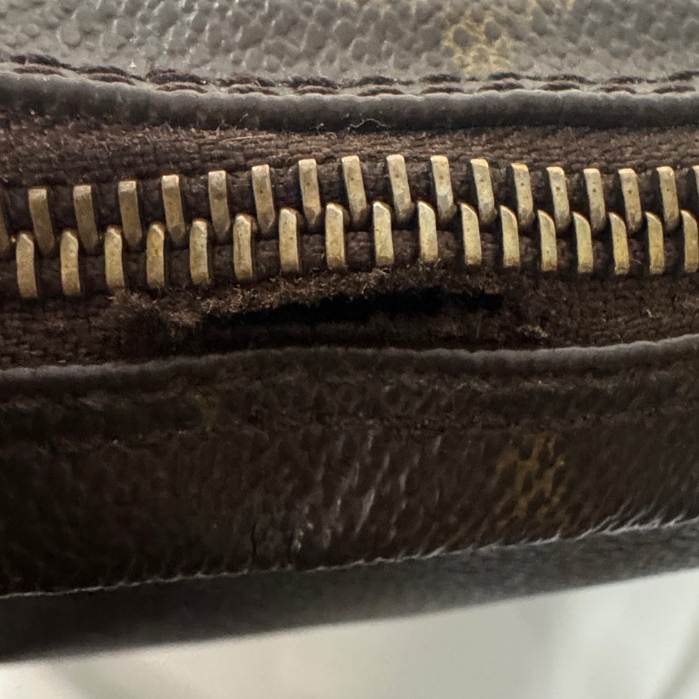 Louis Vuitton Pochette Marley Bandoulière – Monogram - tear near zipper & strap - Picture 14 of 15